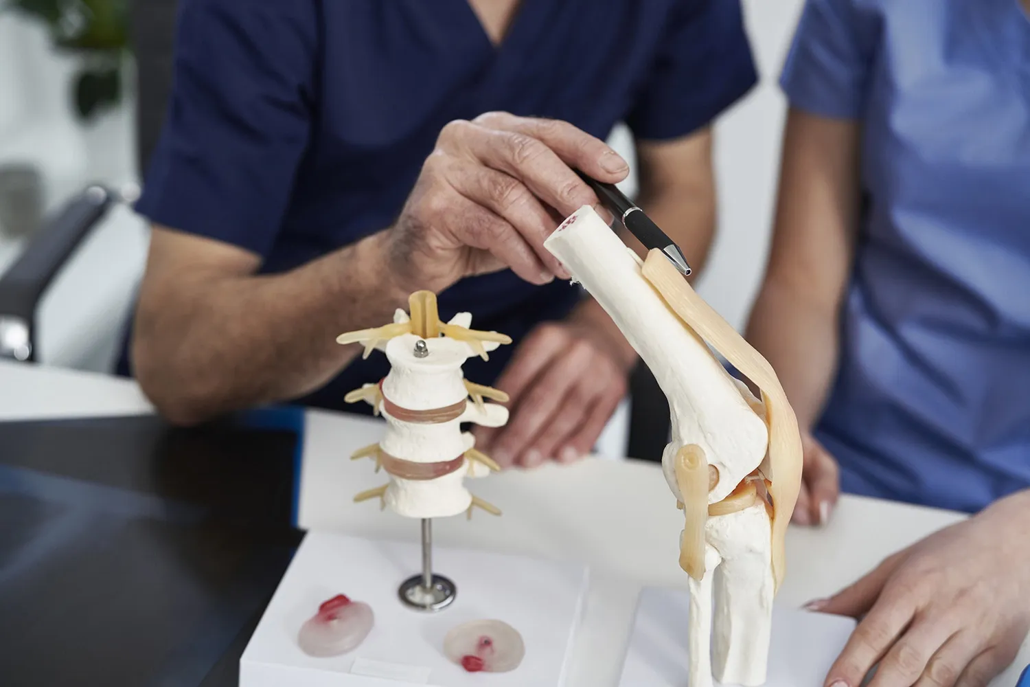 Moderne Behandlungsräume der orthopädischen Praxis Dr. Ćoćić in München